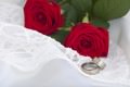 Eheringe und Blumen